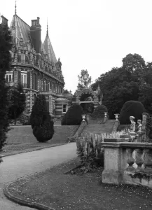 Drucke von Ein GWR Publicity-Blick auf die Terrassegärten und das Schloss Impny, Droitwich in Worcestershire um 1930 Industrielle Drucke: Im Penny-Hotel in Droitwich im Worcestershire