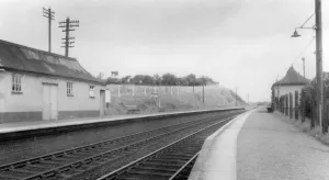 Drucke von Ein Blick auf die ruhige Plattform von Bittaford, Devon am 4. August 1958 Bahnhöfe In Devon Drucke: Die Bittaford-Plattform, Devon am 4. August 1958