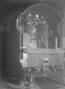 König Artus Drucke: Fußbrett Reparaturen für den König Arturs Motor, 1926