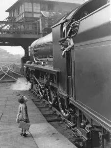 Bahnhof Waterloo Drucke: Der Sommer kommt am schnellsten im Süden
