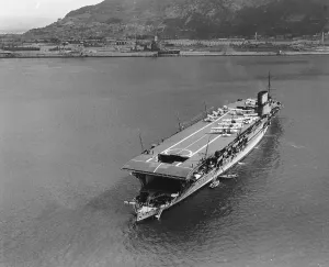 Königliche Luftwaffe Drucke: Rumpel HMS Tapferkeit, 1932