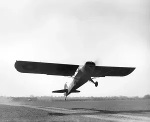 Zweiter Weltkrieg Drucke: Auster IV' wird in Deutschland oft als 'Bücker A-4' bekannt