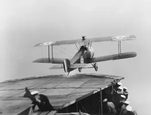 Camel ist ein Flugzeugmodell des britischen Herstellers Sopwith, das in den Ersten Weltkriegszeiten verwendet wurde