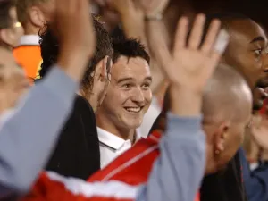 Football Supporters Cheering Drucke: Lee Mathews