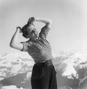 Woman Stretching In Nature Drucke: 10190289