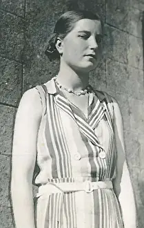 Historical Female Figure Drucke: 13127918