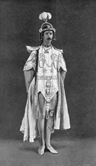 Drucke von Henry Paget, der fünfte Herzog von Angleysee, im Rollenbekannt als Pekoe aus dem Stück Aladin in seinem eigenen Theater 'Gaiety', das er für seine Residenz Schloss Angleysee präsentierte Anglesey Drucke: Fünfter Markgraf von Anglesey als Pekoe