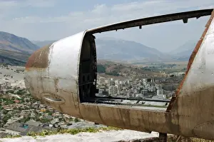 Cold War History Drucke: Albania. Gjirokaster viewed through the cockpit of the Ameri
