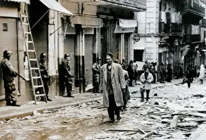 Drucke von Algierien (1960). Französische Soldaten auf den Straßen der Kasba von Algerisch am Tag nach dem Aufstand vom 12. Dezember 1960 Algier Drucke: Algerien 1960