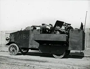 Great War Historical Images Drucke: Armoured truck design undergoing testing