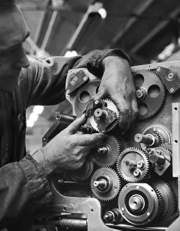 Heinz Zinram Photography Drucke: Assembly of a Multi-cogged Machine