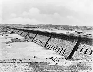Die Aswan-Damm von unten