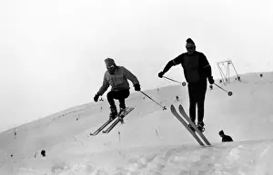 Vintage Skiing Photos Drucke: Athletic Skiers