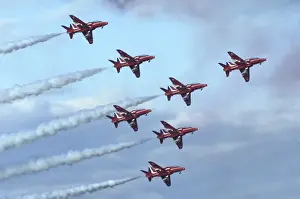 Bae-Systeme Hawk der Royal Air Force mit den Farben Rot und Weiß, die auf dem Boden liegen sind
