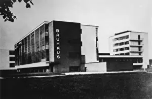 Drucke von Das Gebäude des Bausenhauses in Dessau, Stadt der Industrie im östlichen Deutschland. Das Bauhaus-Gebäude wurde von dem deutschen Architekten Walter Gropius zwischen 1925 und 26 gebaut Deutschland Drucke: Deutsches Bauhaus-Museum