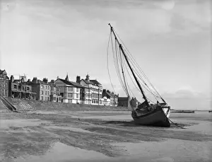Historical Seaside Images Drucke: Beached Sailing Ship