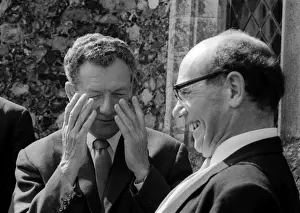 Benjamin Britten Drucke: Benjamin Britten laughing