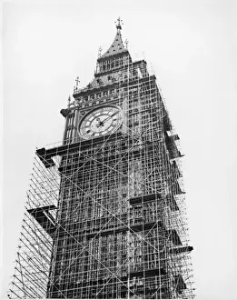 Drucke von Großbritannien ist mit der Reparatur des Dachstuhls abgeschlossen, nachdem er mehrere Monate lang unter Verkleidung stand Big Ben Drucke: Großes Benjamin unter dem Scaffolding