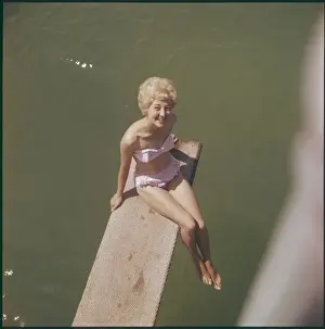 1950s Swimwear Drucke: Bikini & Diving Board
