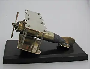 World War 1 Aviation History Drucke: biplane with fuselage made out of pom-pom type of shell