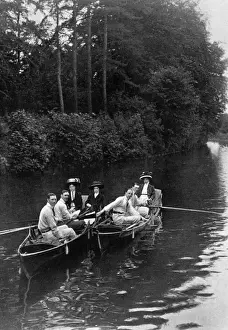 Tranquil River Scenes Drucke: Boating on the River Thames, 1909