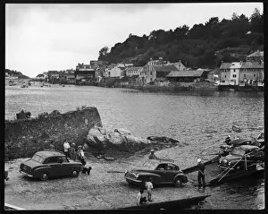 Drucke von Der Bodinnick-Fährdienst in Fowey im Kornwall verbindet den Slipweg am Bodinick mit dem Café-Mill von Foeys, der Autor Daphne du Maurier lebte nahe Bodinnick Drucke: Fähre Boddinick