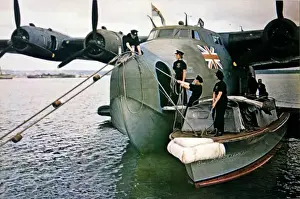 Aeroplane Aviation History Drucke: Boeing 314A (forward view) close up being berthed