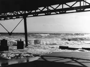 Stormy Weather Photos Drucke: Under Boscombe Pier