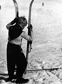 Skiing In The Snow Drucke: BOY SKIER