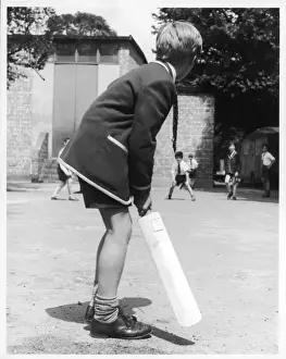 Jungen spielen Krikett