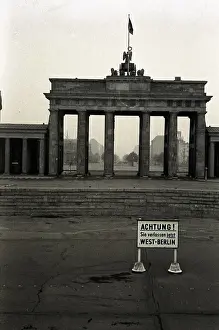 Post War Germany History Drucke: The Brandenburg Gate, Berlin