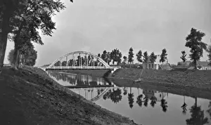 River Scenery Drucke: Bridge over a river