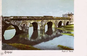 Drucke von Der Brückenturm von Trajan oder Ponte dei Navi ist eine römische Brücke über den Fluss Fiumicino im italienischen Rom. Datum: 27 v. Chr., umgesetzt zwischen 15 und 13 v. Chr Emilia-Romagna Drucke: Die Brücke des Tiberus in Rimini, Romagnas, Italien