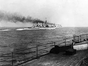 Vier britische Schlachtschiffe auf See im Ersten Weltkrieg