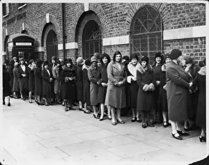 British Social History Prints Drucke: British Depression Queue