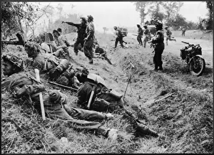 Allied Forces In Europe Drucke: British Move Inland