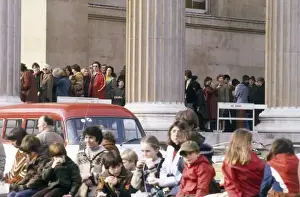 Famous British Landmarks Drucke: British Museum Crowd