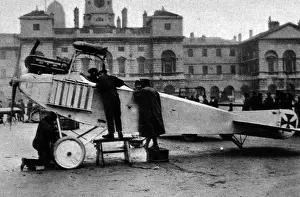 Horse Guards Parade Drucke: Captured German aeroplane