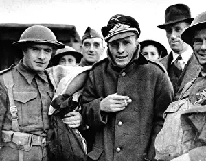World War Two Pilots Drucke: Captured German Pilot at Dover; Second World War, 1940