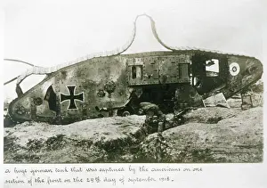 Drucke von Ein riesiger deutscher Panzer wurde von den Amerikanern im französischen Frankreich kurz vor dem Waffenstillstand gefangen genommen Panzer Und Gepanzerte Fahrzeuge Drucke: Eingefangene deutsche Panzerfahrzeug