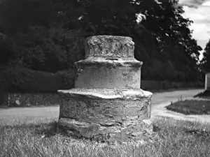Ancient England Landmarks Drucke: Caston Cross Base