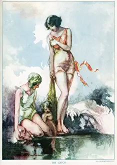 Drucke von Eine Illustration von Charles Robinson (1870-1937), einer phantastischen Szene mit einem Baby-Mermaid, sitzt auf dem Strand eines Felsen in der Nähe zweier weiblicher Badenden Karl Robinson Drucke: Die Falle von Charles Robinson