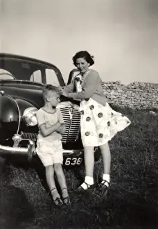 Historical Motoring Scene Drucke: Chidren and an Austin A40