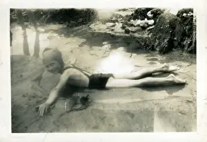 Vintage Cornwall Photography Drucke: Child on the Beach, Cornwall