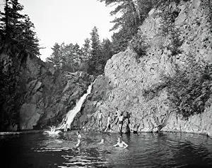 Kinder Drucke: Kinder schwimmen im Schwimmbecken am Lester-Park in Duluth