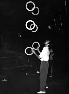 Vintage Circus Performer Drucke: Circus Juggler