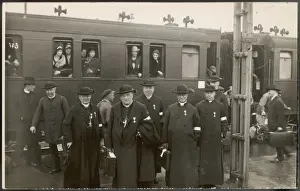 Railway Station Scenes Drucke: Clerics at Station