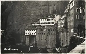 Greek Monastery Drucke: Cliffside Greek Monastery