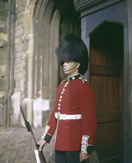 British Military Ceremony Drucke: Coldstream Guard on sentry duty