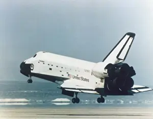 Drucke von Die Columbiakosmischen Schuttle (Kosmoschiff-Bezeichnung OV -102). Bei seiner ersten Flugzeit im April 1981 umkreiste die Erde dreißigsechs Mal. Sein letzter Flug war in dem Jahr 2003 Erforschung Des Weltraums Drucke: Kolumbien Weltraum-Shuttle